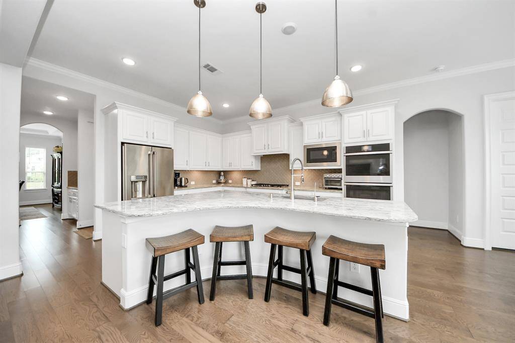 Very large Kitchen Island perfect for hosting large gatherings