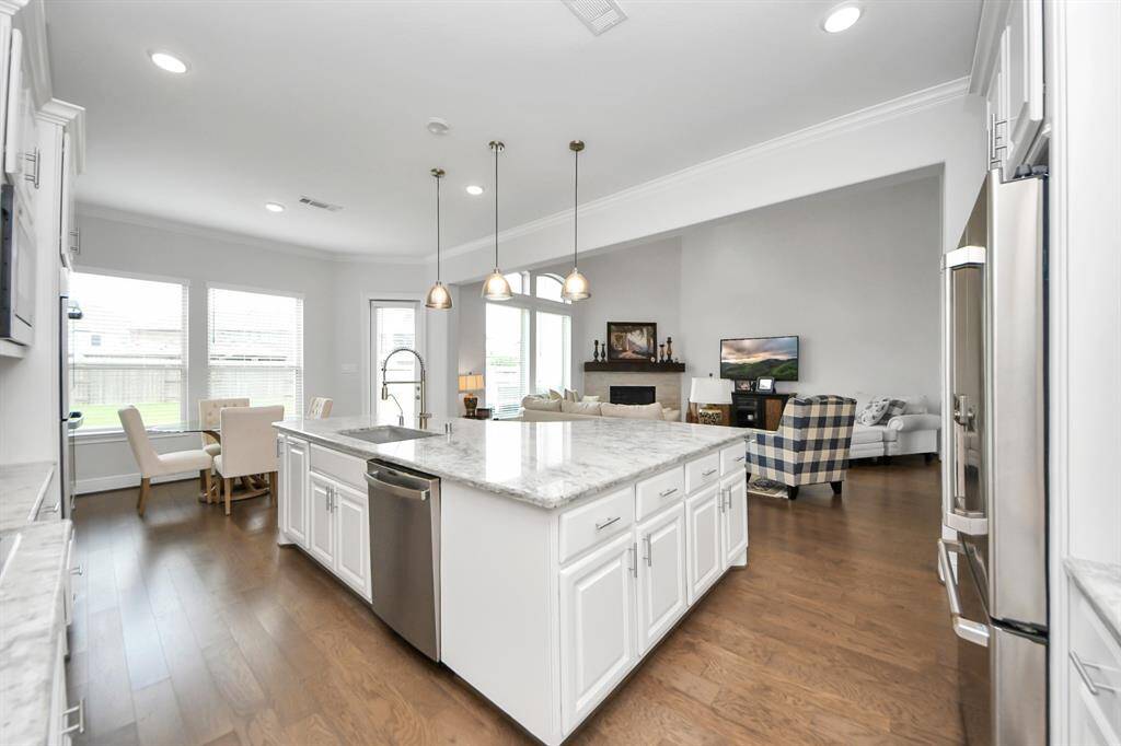 Great for entertaining! Kitchen opens to family room