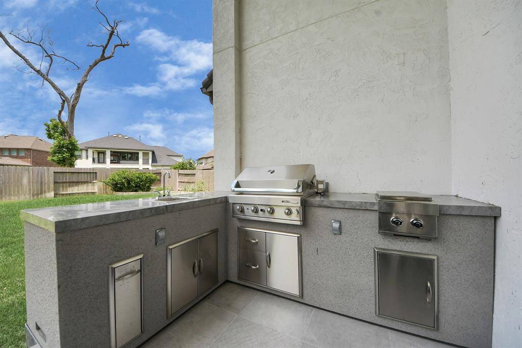 Outdoor Kitchen