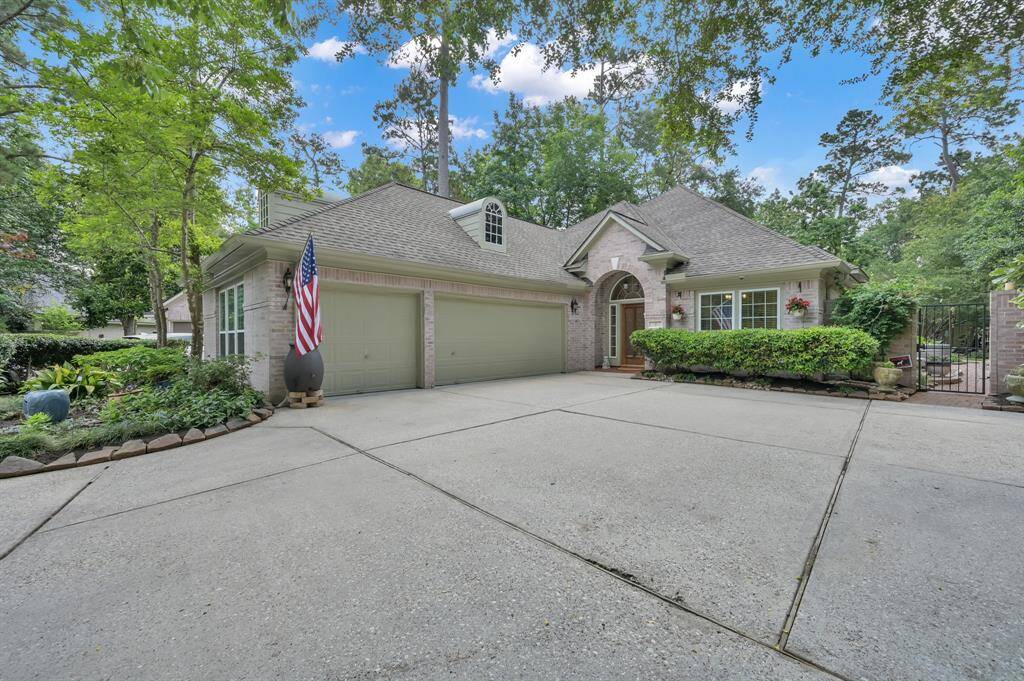 Tranquility, Serenity and 3 car garage. This patio home has it all.