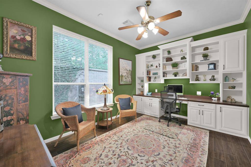 This room can be a 3rd bedroom or guest bedroom and office combo