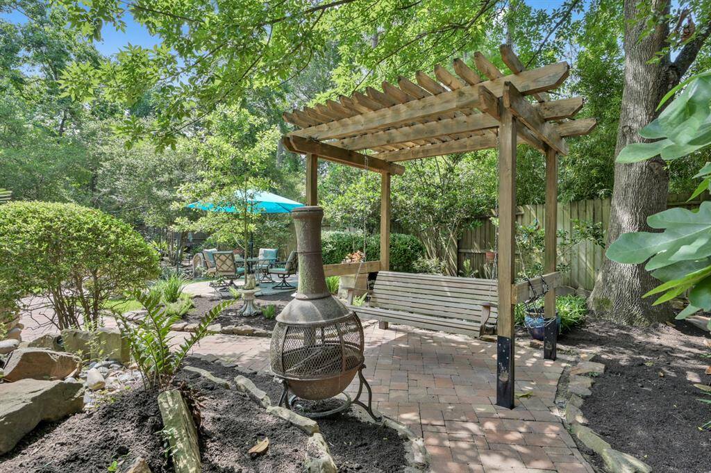 Enjoy the breeze while you swing on this swing