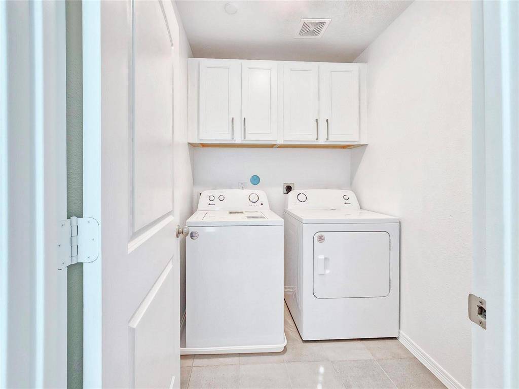 The utility room is conveniently located upstairs with all the bedrooms so you don't have to climb up and down the stairs carrying laundry