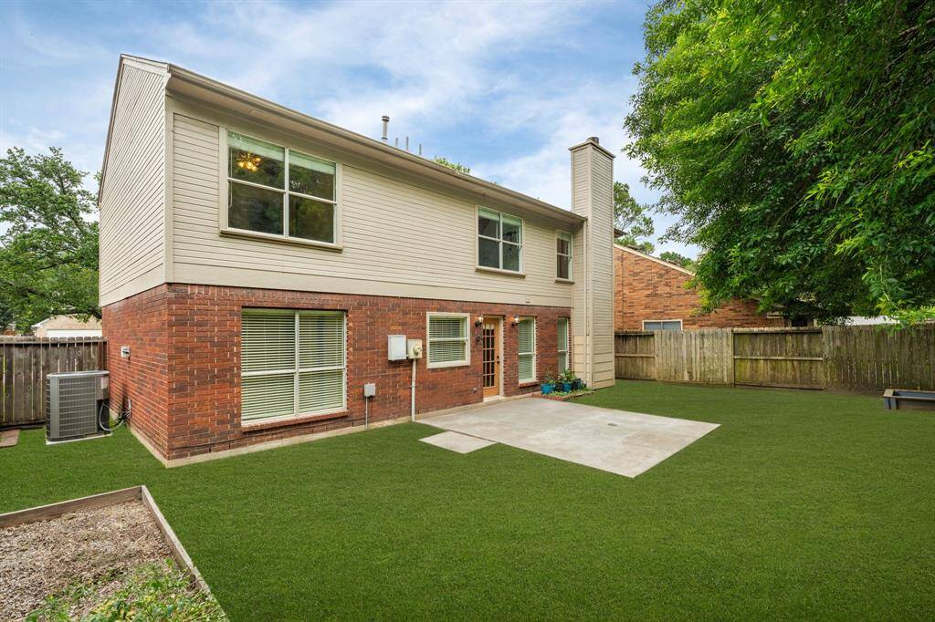 This expansive backyard, visualized with vibrant green, is a true outdoor canvas! Complete with two miniature gardens (one with growing tomatoes!), it's perfectly set up for gardening enthusiasts and promises abundant space for family fun and outdoor entertaining.