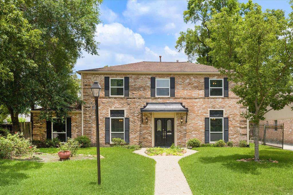 Gracious brick traditional with timeless curb appeal, nestled on a quiet cul-de-sac in the north section of Briargrove Park. Mature trees and a charming walkway lead to the double-door entry of this spacious corner-lot home. Excellent investor opportunity!