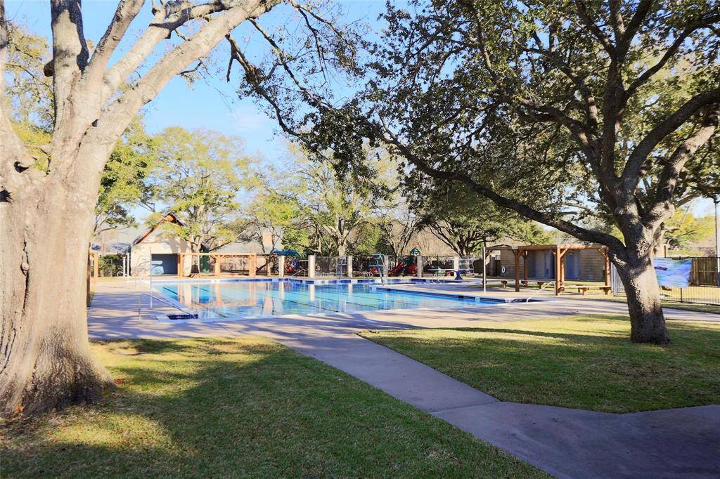 Sparkling community pool - one of the many neighborhood amenities Briargrove Park has to offer!
