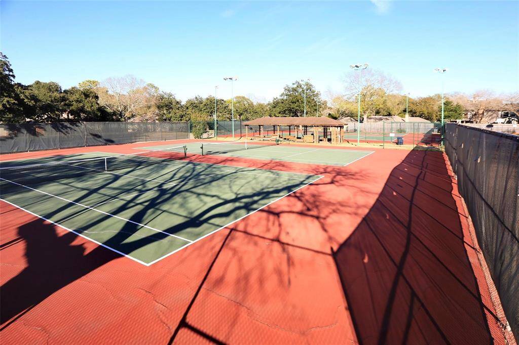 Briargrove Park resident tennis courts.
