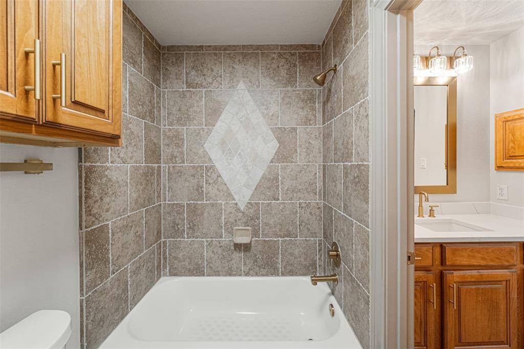 Shared Bath Area for the Jack-n-Jill Bath