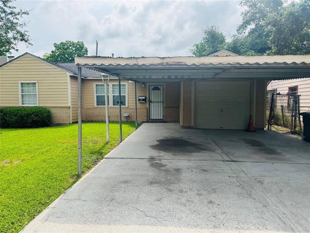 Spacious front yard. 1-car garage and carport.
