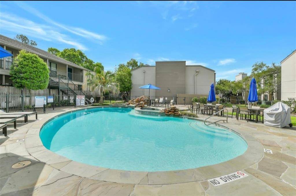 Pool is walking distance from #42