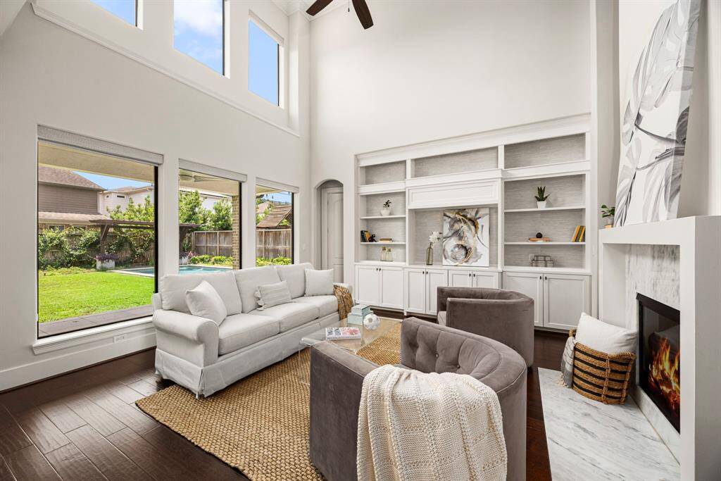 Versatile space, place TV above fireplace or shelves.