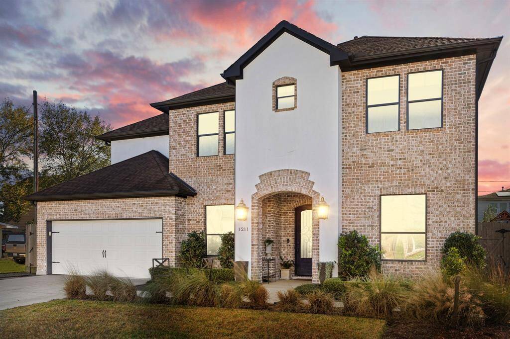 Oak Forest home conveniently located blocks from shopping and schools.