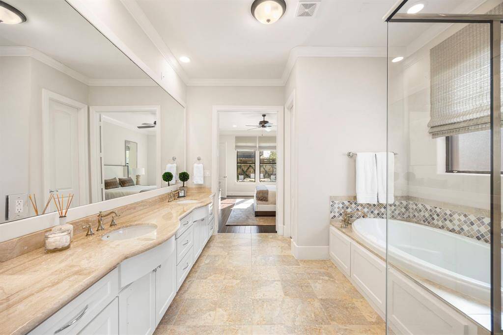 Deep soaking tub and inset shower.