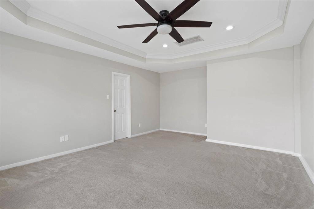Huge 2nd Bedroom with 2 separate walkin closet on the second floor.