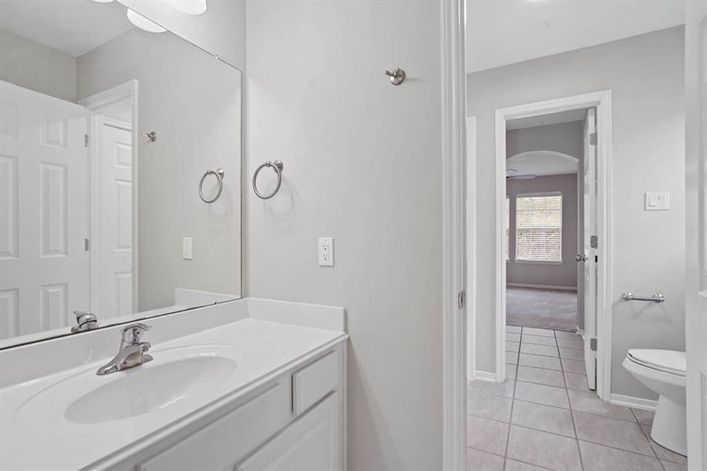 Jack n Jill Bathroom between Bedroom 4 & 5