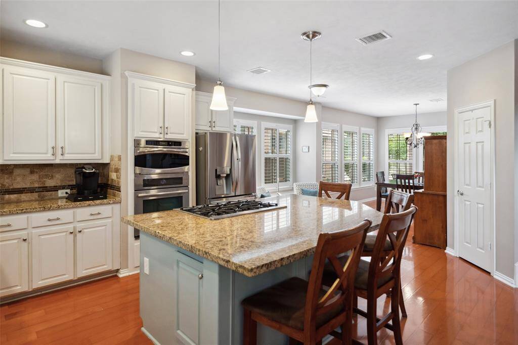 Built in stainless steel appliances, six burner cooktop, walk in pantry.
