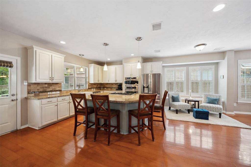 A great kitchen for large gatherings.