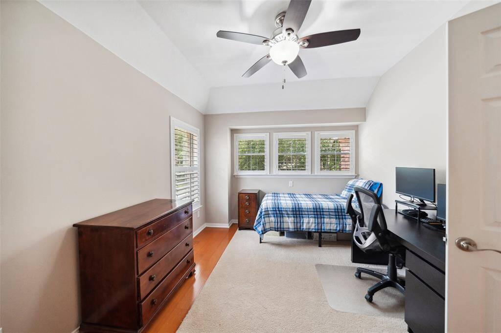 Bedroom with direct access to a bathroom.