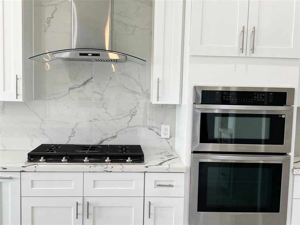 6 top gas burners, microwave and oven included