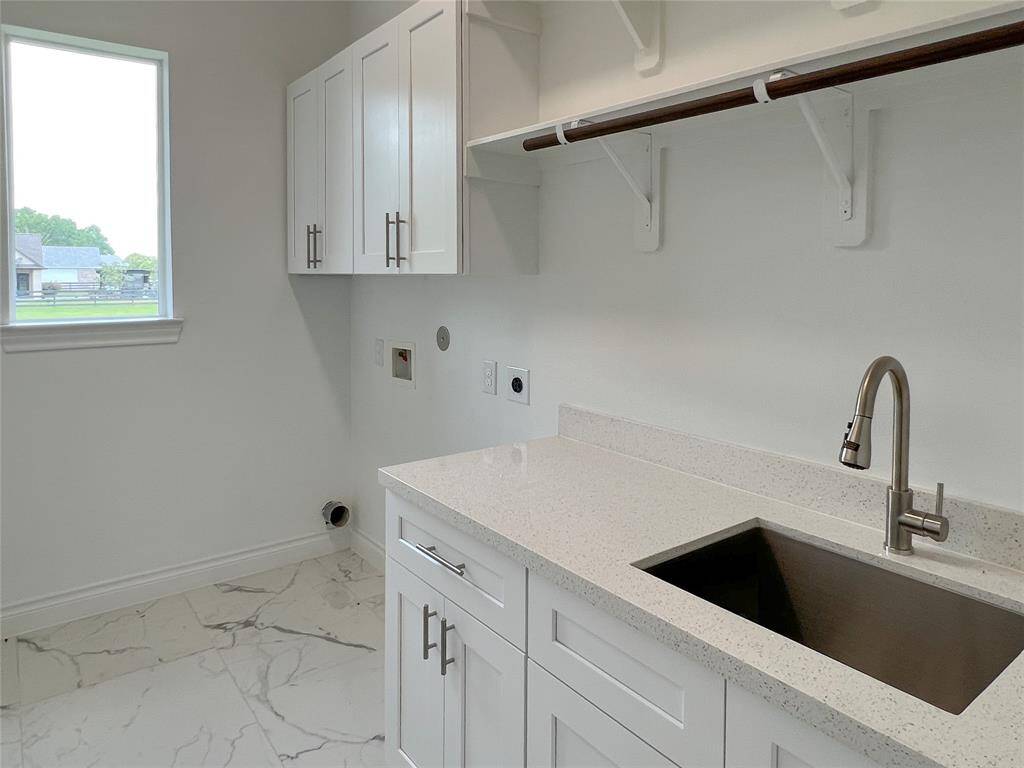 Spacious laundry room