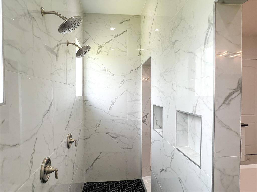 Enjoy this double shower design. Making your bathroom again feel like a spacious spa in your own home.
