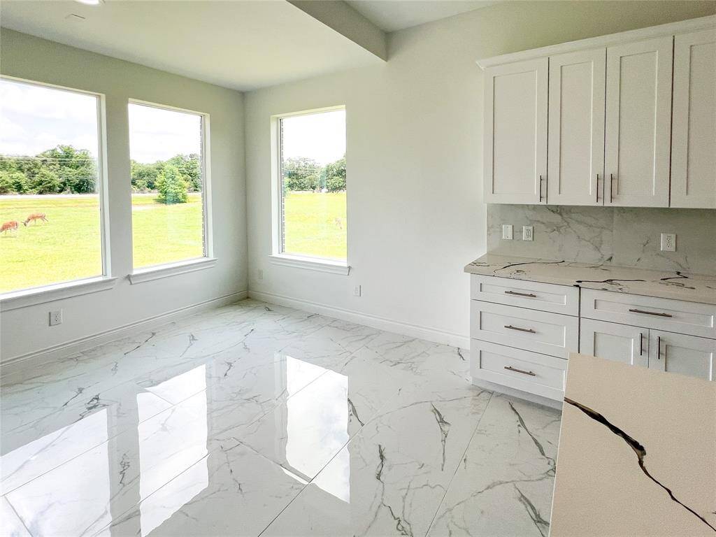 Imagine waking up to this kitchen and sharing with love ones.