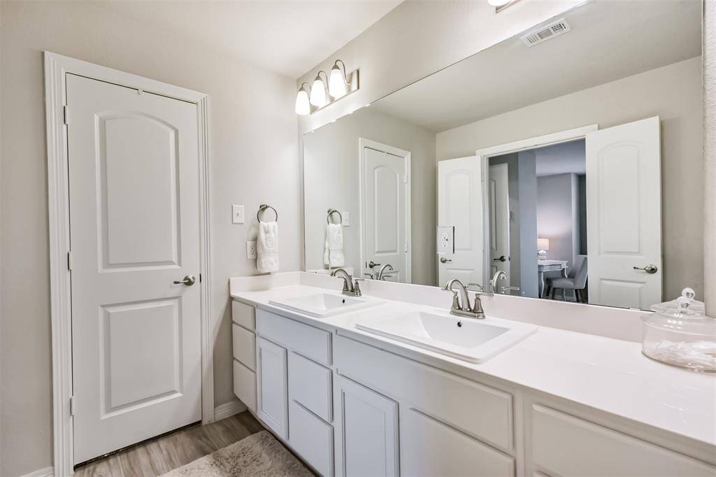 Door to large walk in closet in primary ensuite