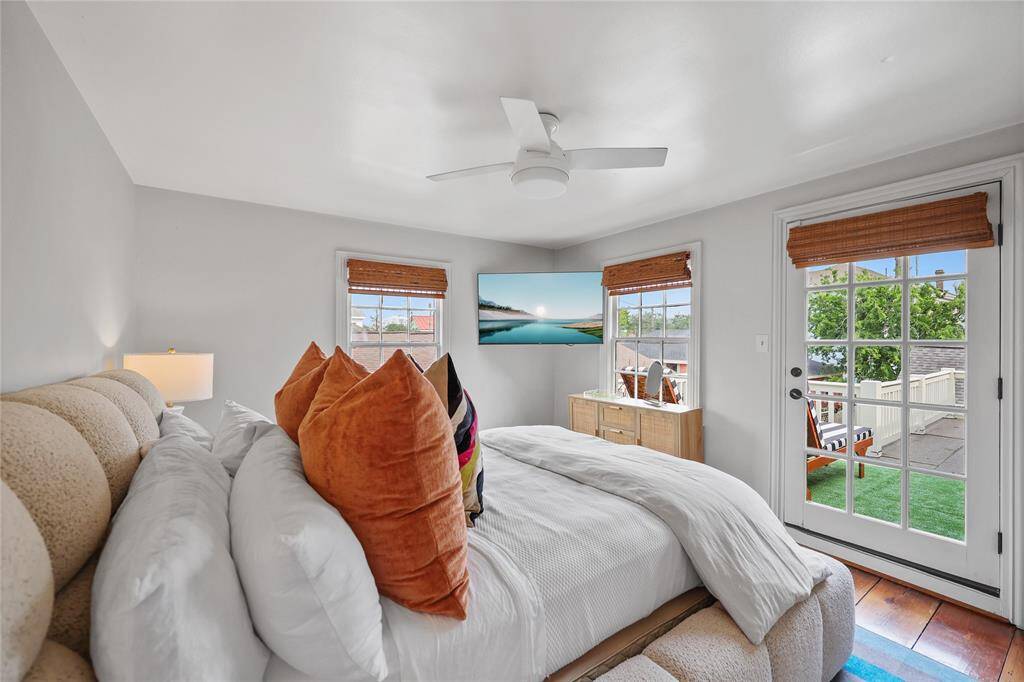 In one of the two secondary bedrooms you will find a spacious balcony