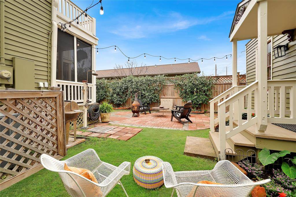 The backyard provides great separation if guests are staying in the carriage house