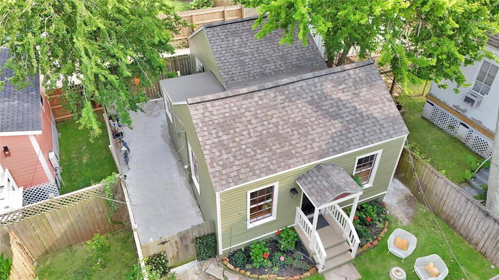 Re-roofed and restored carriage house is the perfect space for guests or a tenant!