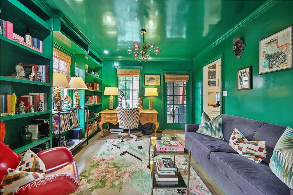 This vibrant and eclectic library immediately puts you in an artistic atmosphere