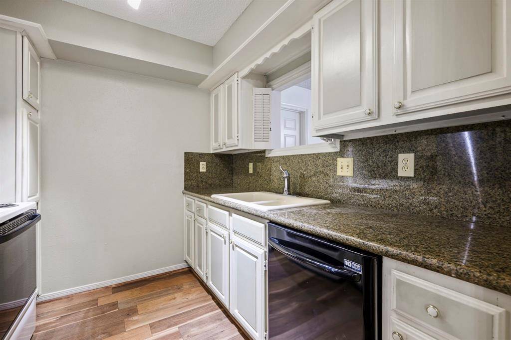 8x7 Kitchen - Photo shows a closer look at the kitchen.