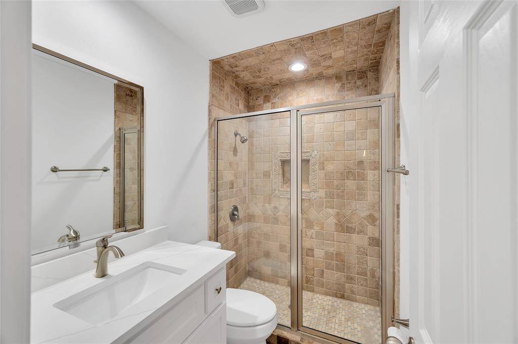 Guest bath with shower