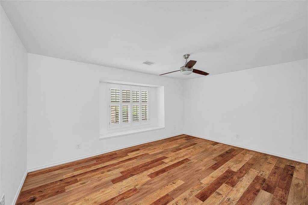 Large primary bedroom
