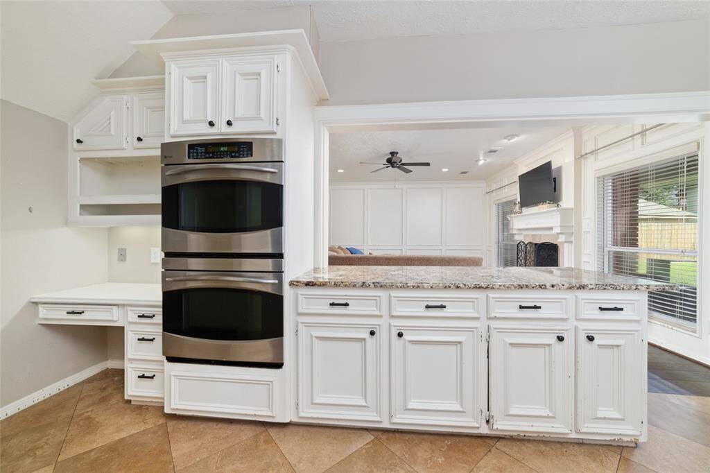 Double oven in kitchen