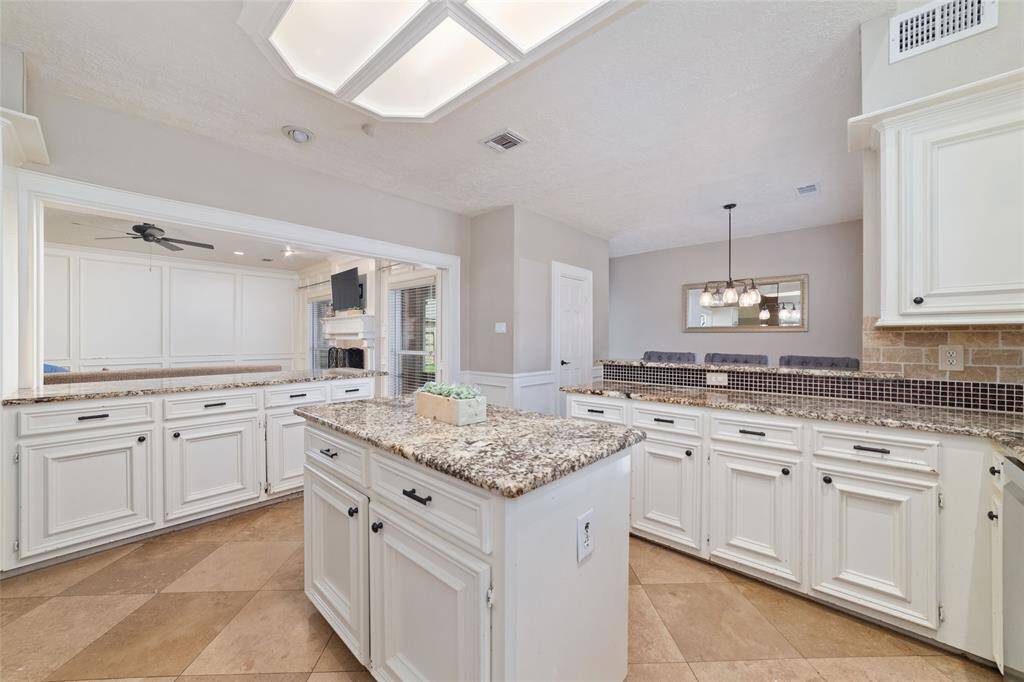 Lots of cabinet space in kitchen