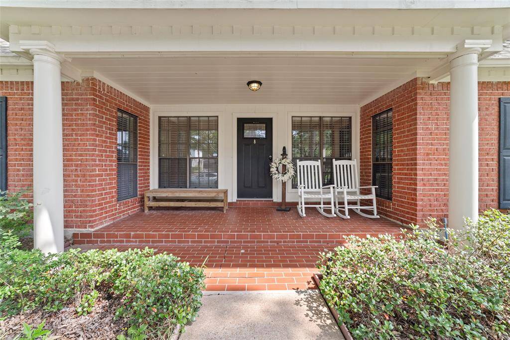 Amazing front porch area perfect for your morning coffee!