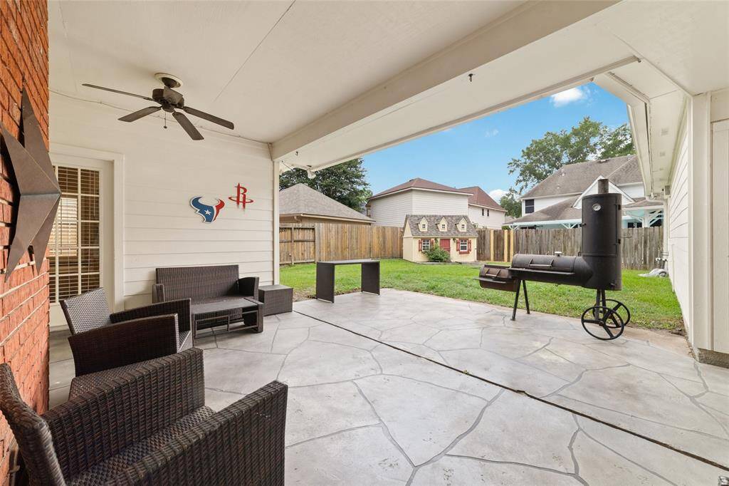 Covered back patio! Perfect for those warm summer days!