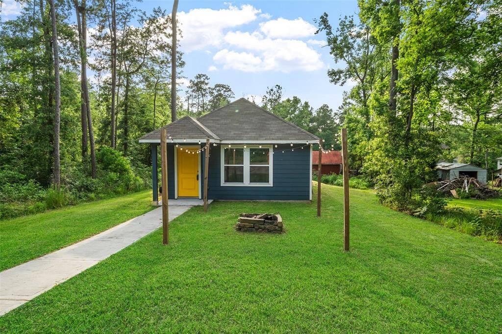 Welcome to 15229 Travis Ln. *Grass has been digitally altered*