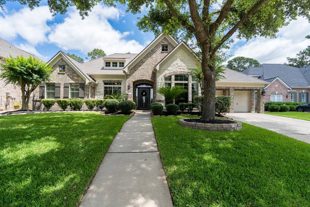 Welcome to 1619 Meirwoods in Gleannloch Farms. This RARE one story with over 3,400 sq ft and an oversized lot with luxurious interior finishes. Schedule a showing today to see this beautiful home.