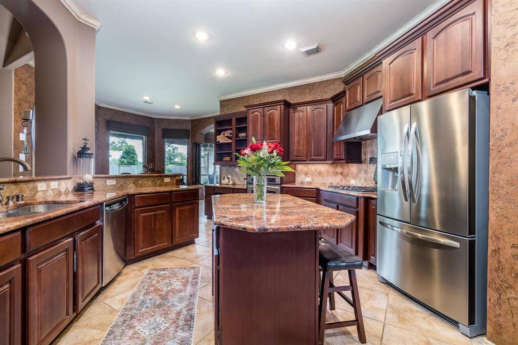 This massive eat in kitchen has a large center island, room for barstools and a 5 burner gas cooktop.