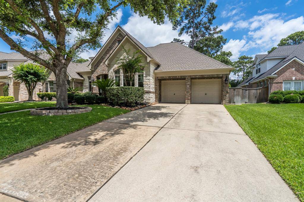 With a 2 car garage plus extra long driveway, there is plenty of off street parking available.