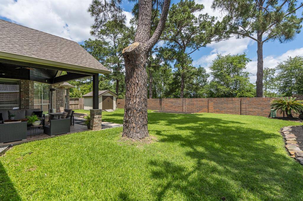 The lot is over 1/4 acre and you have no rear neighbors.  Plus the brick fence is maintained by the HOA.