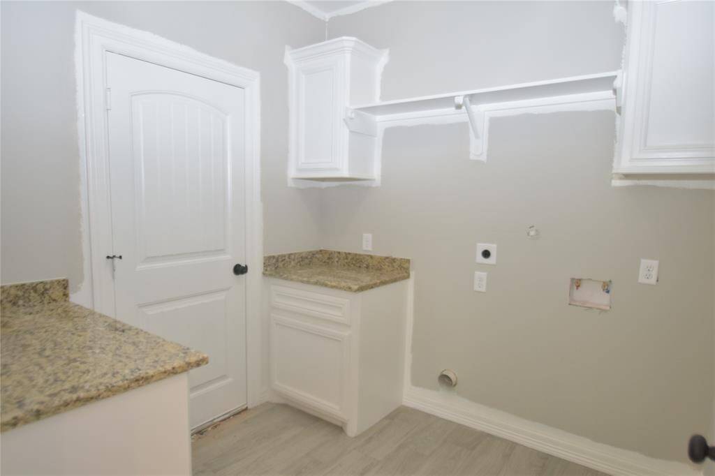 Sample LARGE LAUNDRY ROOM