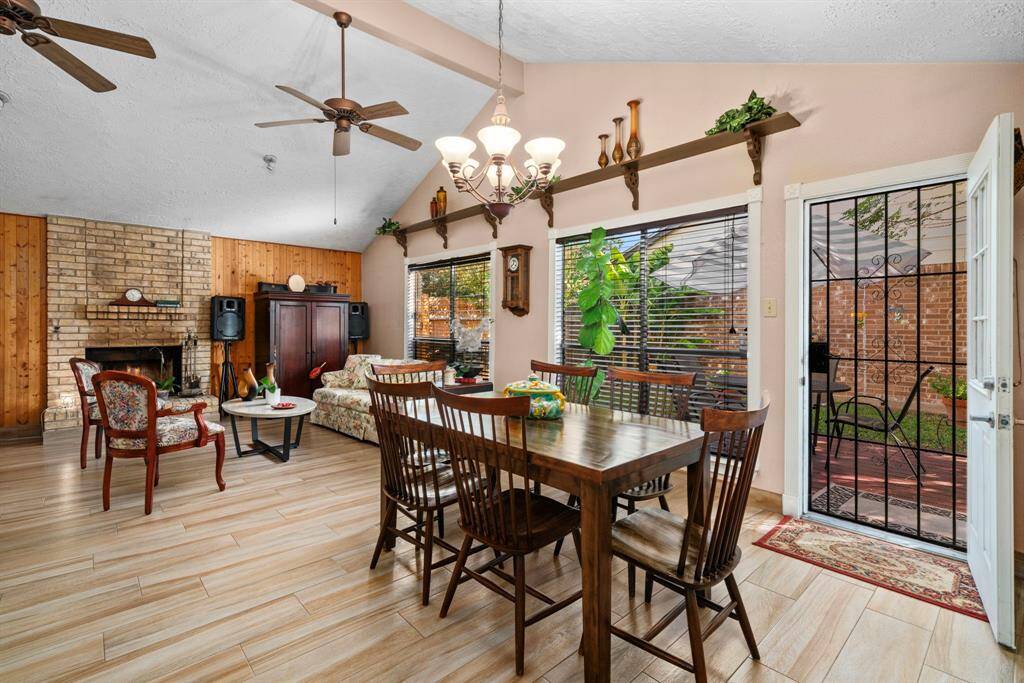 Inviting open floor plan lends itself to entertaining friends and family