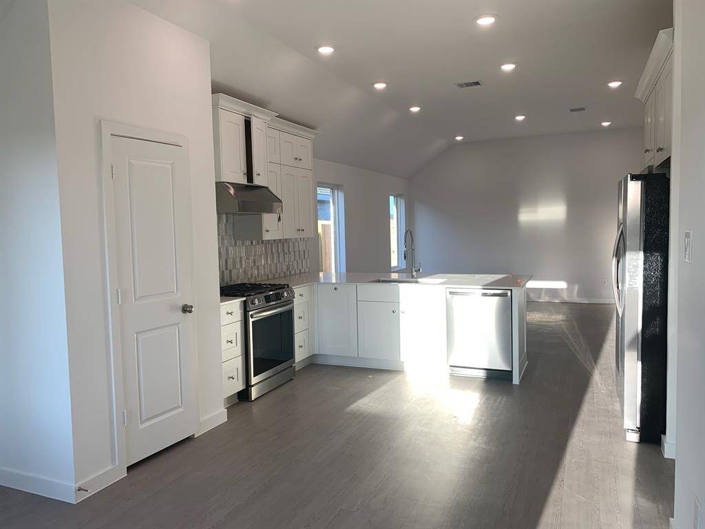 *Not actual home, pictures representative of same floorplan*