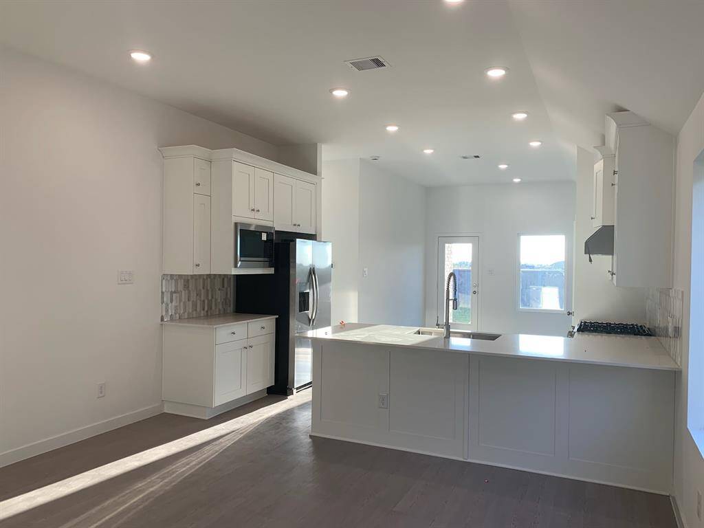 *Not actual home, pictures representative of same floorplan*