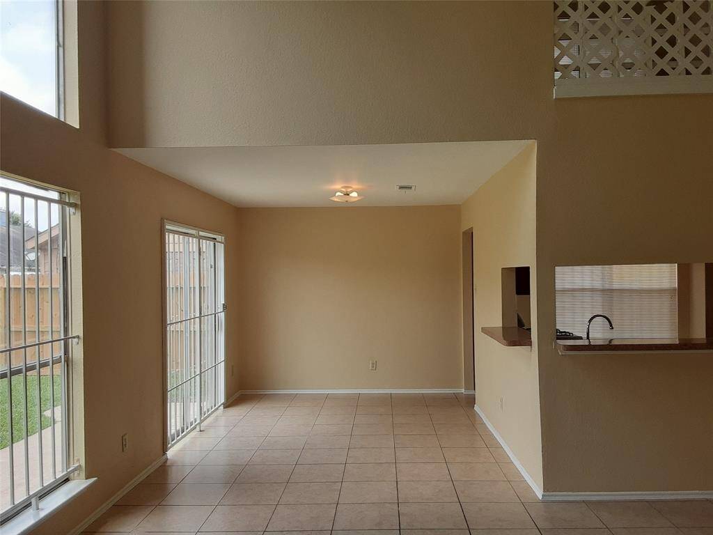 Breakfast/Dining Area
