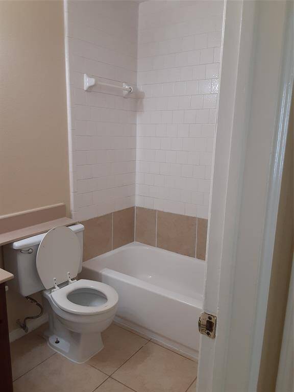 Upstairs 2nd Bathroom