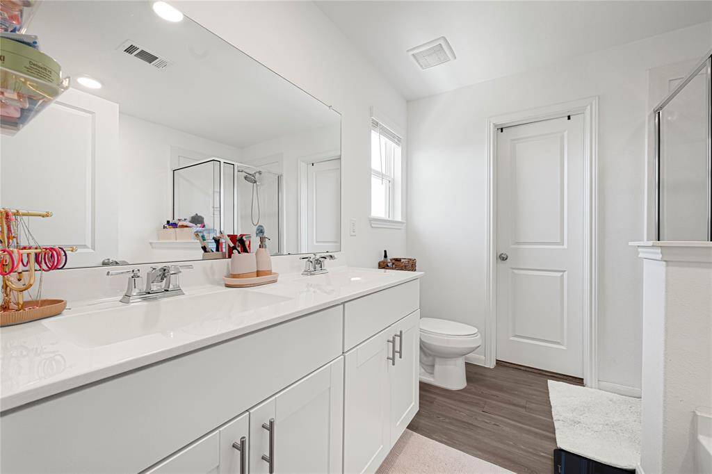 En-suite bath features soaking tub, walk-in shower, and dual vanities.